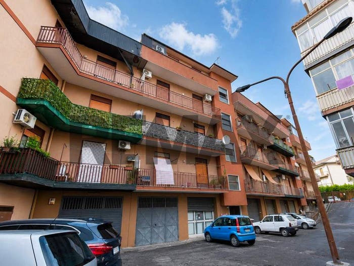 Appartamento quadrilocale in vendita in Via Vittorio Emanuele, Centro, Aci Catena