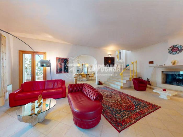 Casa con 6 locali in vendita in Via Cinuria, Melpignano