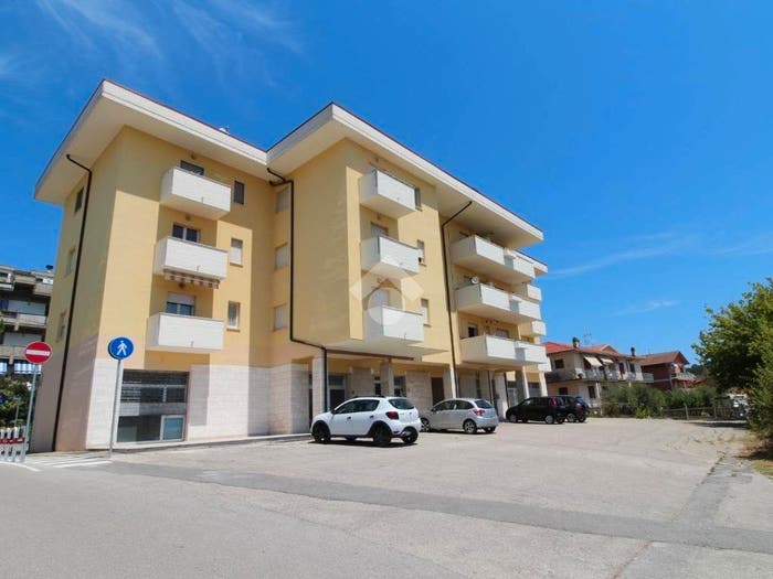 Appartamento trilocale in vendita in VIA LORENZO MILANI, Bellante Stazione, Bellante