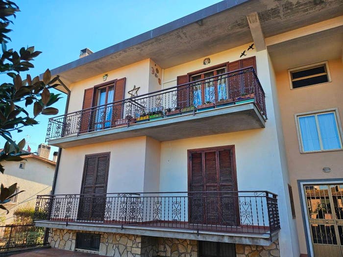 Appartamento con 6 locali in vendita in Via dei Gelsi, Penna in Teverina