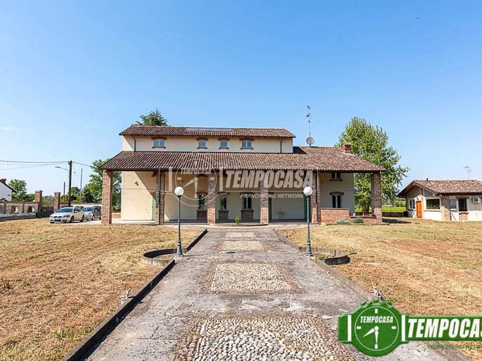 Casa con 6 locali in vendita in Via Al Porto, Casaletto Ceredano
