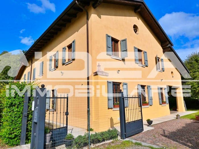 Casa con 6 locali in vendita in Strada Fossa Monda Nord, Torrazzi, Modena