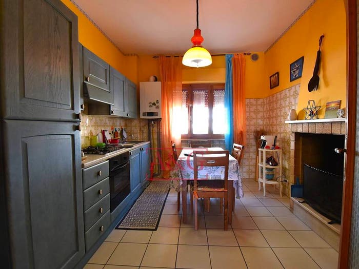 Appartamento con 6 locali in vendita in Via Aldo Moro, Centro, Amandola