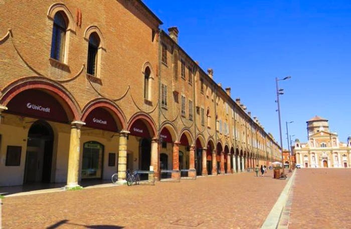 Appartamento con 6 locali in vendita in Piazza dei Martiri, Centro Storico, Carpi