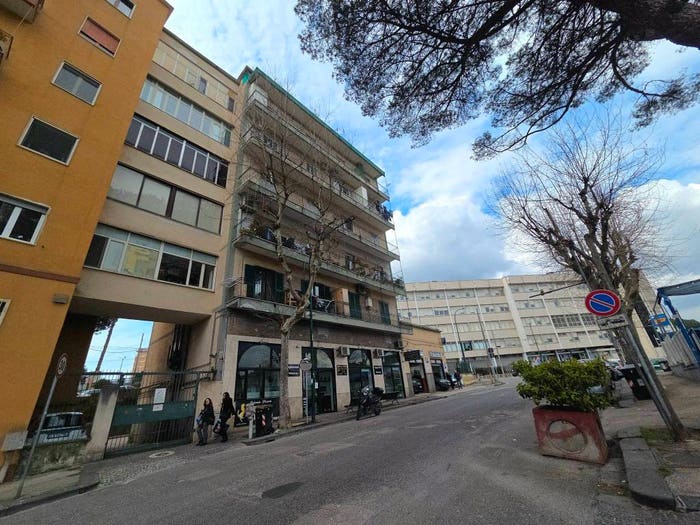 Appartamento quadrilocale in vendita in Rione Alto, Napoli