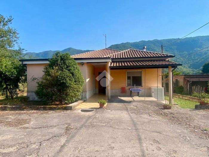 Casa quadrilocale in vendita in Via Saccocci, Centro, Villa Latina