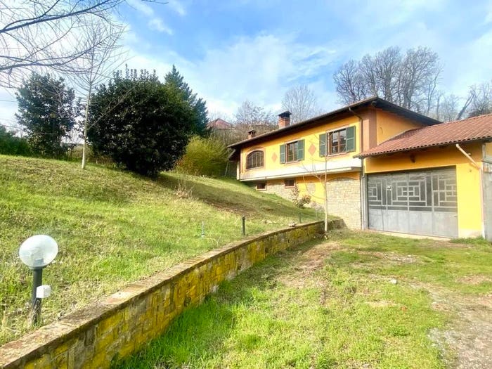 Casa con 6 locali in vendita in Strada Dei Botti, Acqui Terme