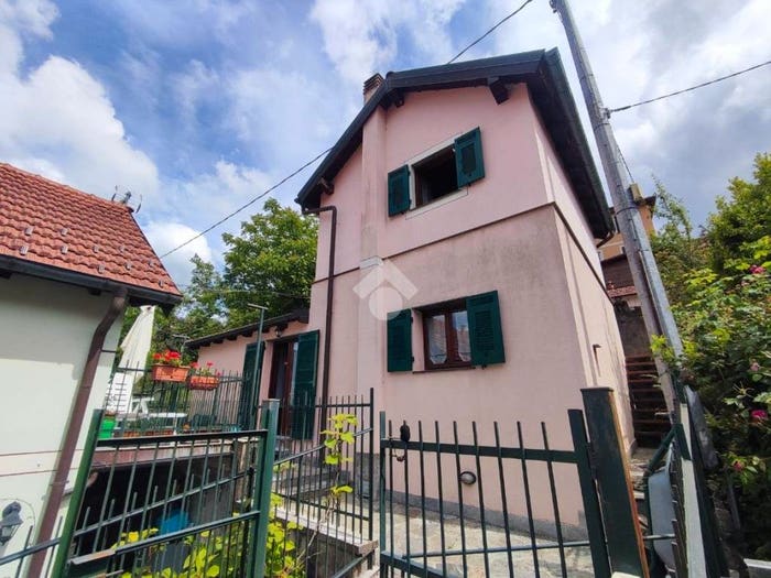 Casa trilocale in vendita in Località Carpi Inferiore, Centro, Montoggio