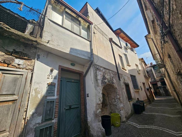 Appartamento trilocale in vendita in Via Nicandro Zitiello, Calvi Risorta