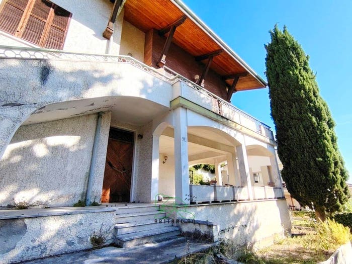 Casa con 6 locali in vendita in viale italia, Centro, Fossombrone