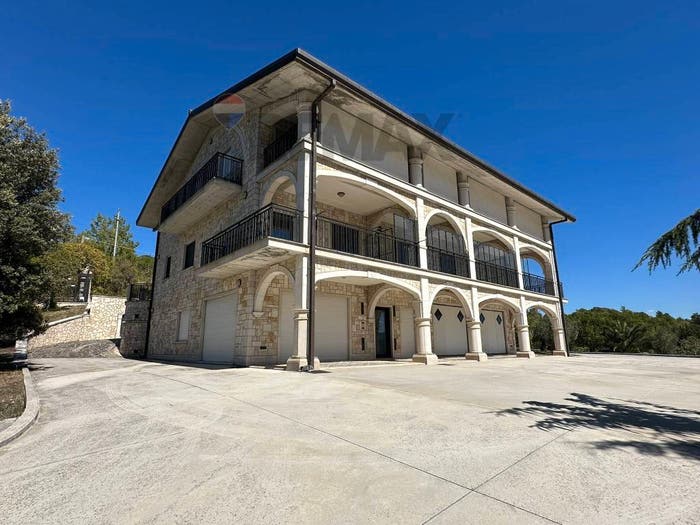 Casa con 6 locali in vendita in Via Valloni, Colli a Volturno