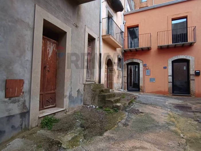 Casa bilocale in vendita in Via Orbiti, Centro, Caltagirone