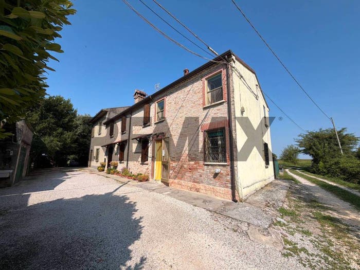 Appartamento trilocale in vendita in Via Capriolo, Copparo