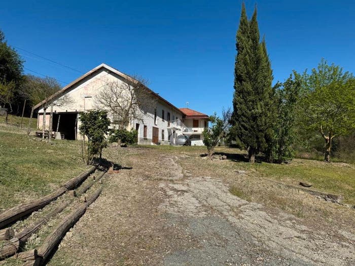 Casa con 6 locali in vendita in Regione Rocchea, Canelli