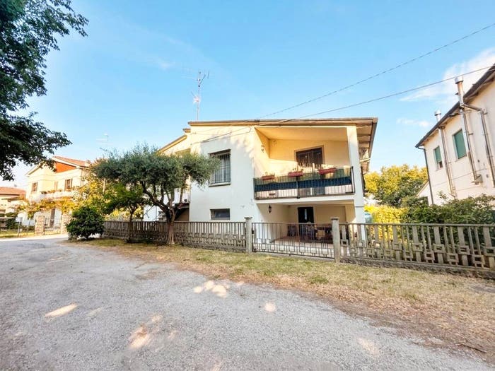 Casa con 5 locali in vendita in Via Sinistra Canale Superiore, Centro, Bagnacavallo