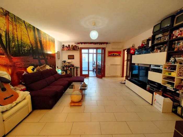 Appartamento trilocale in vendita in Via Marche, Centro, Nettuno