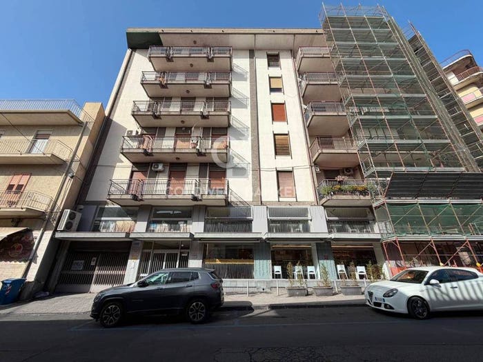 Appartamento con 5 locali in vendita in Via Emanuele Bellia, Paternò