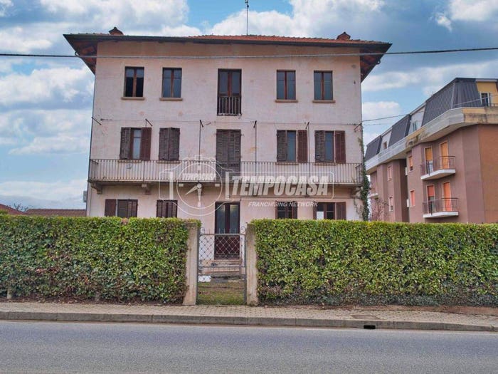 Casa con 6 locali in vendita in Via Roma, Lozzolo