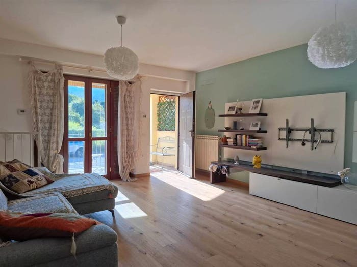 Casa con 6 locali in vendita in Cesure Valenza, Terni