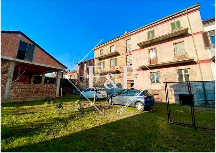 Casa con 6 locali in vendita in Via Roma, Castelnuovo Belbo