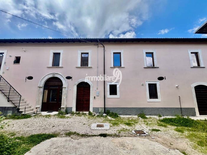 Casa con 6 locali in vendita in Via Duca degli Abruzzi, Genzano Sassa, L'Aquila