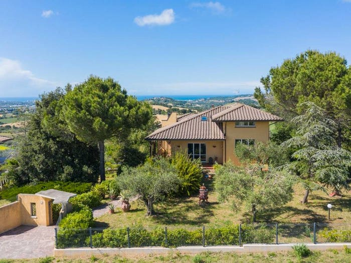 Casa con 6 locali in vendita in Strada Pirano, Gradara