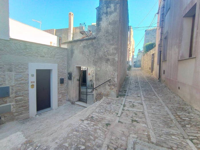 Appartamento trilocale in vendita in Via Chiaramonte, Centro, Erice