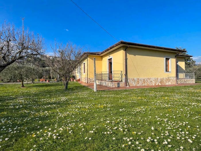 Casa con 6 locali in vendita in Via San Paolo, Castelliri