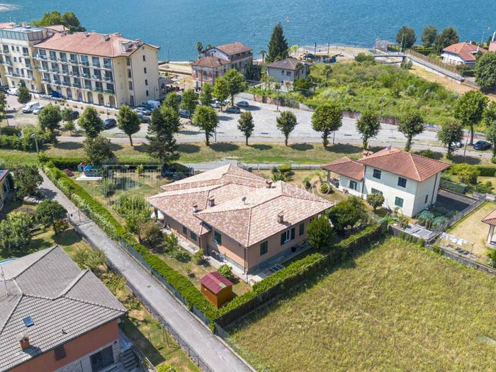 Casa con 6 locali in vendita in Porlezza
