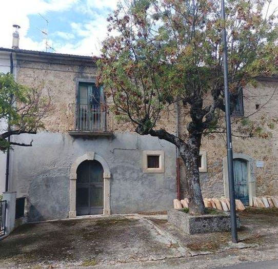 Casa quadrilocale in vendita in Via Annunziata, Rocchetta Alta, Rocchetta a Volturno