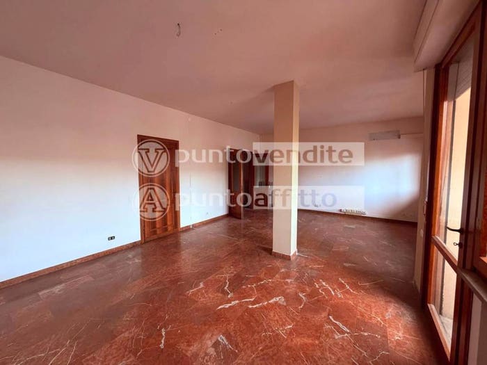 Appartamento con 6 locali in vendita in Via Fabio Filzi, San Concordio, Lucca