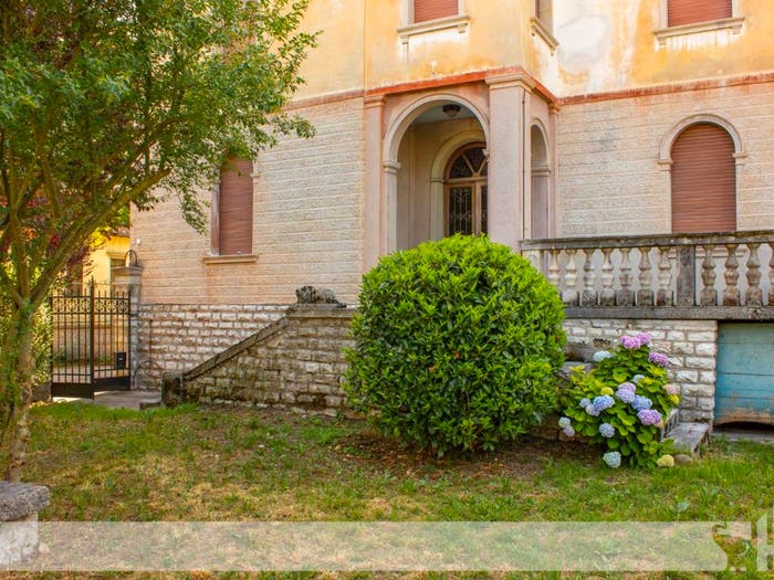 Casa con 6 locali in vendita in Quartiere Regina Margherita, Centro, Feltre