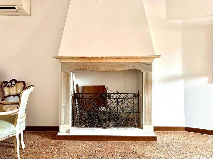 Appartamento con 5 locali in vendita in Campo del Giglio, Santa Croce, Venezia