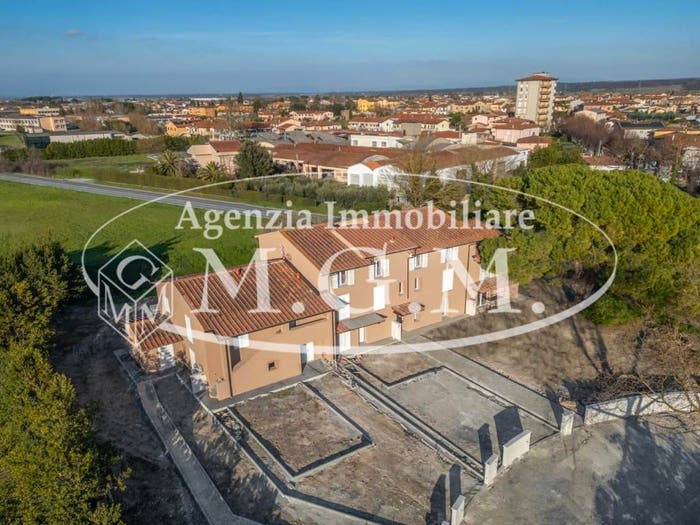 Appartamento con 5 locali in vendita in Strada Provinciale Bientina Altopascio, Centro, Bientina