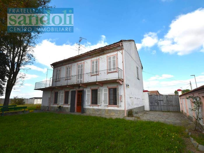Casa con 6 locali in vendita in Via Turati, Desana