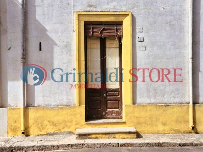Casa con 5 locali in vendita in Via Firenze, Centro, Guagnano