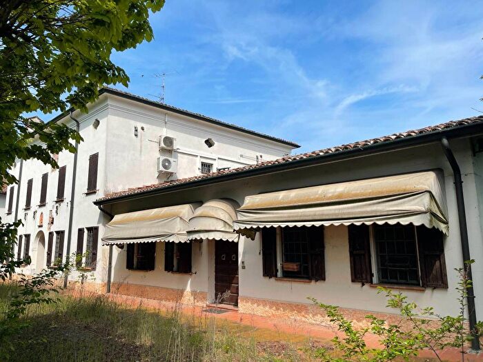 Casa con 6 locali in vendita in Strada Pironda, Centro, Reggiolo