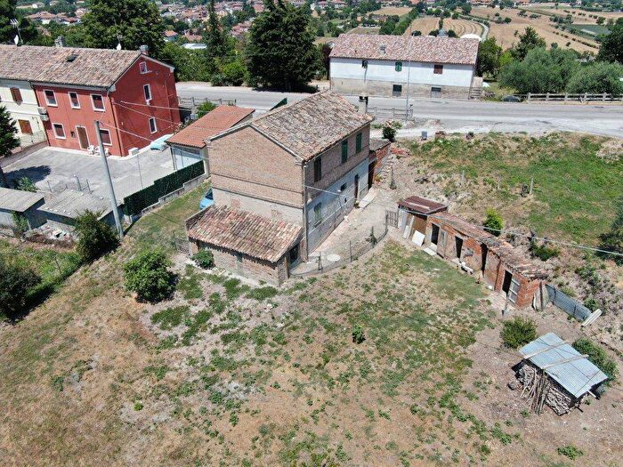 Casa con 6 locali in vendita in Via della Valle, Colli al Metauro