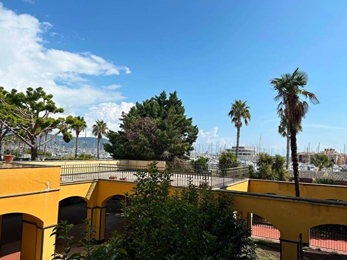 Appartamento quadrilocale in vendita in Via delle Peschiere, Centro, Loano