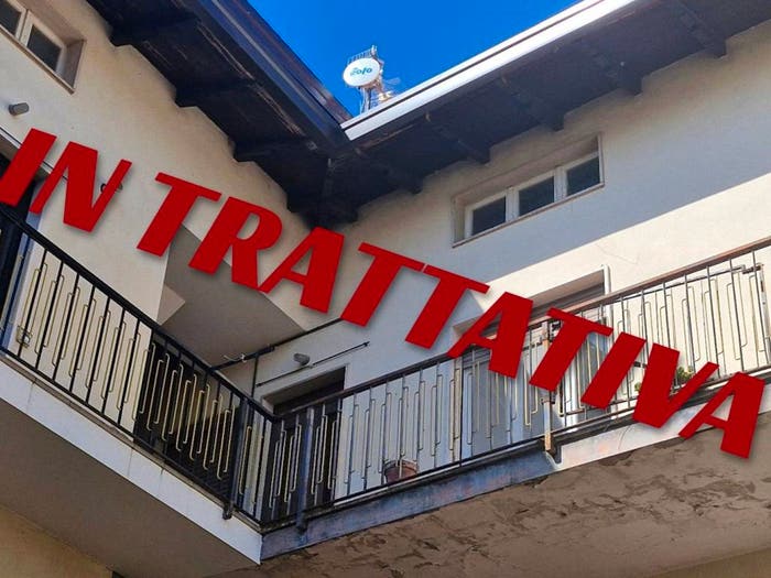 Appartamento trilocale in vendita in Via Famiglia Bianchi, Caronno Varesino