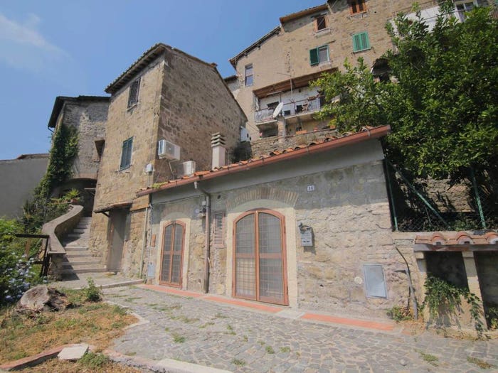 Appartamento trilocale in vendita in Via Della Porticella, Centro, Castelnuovo di Porto