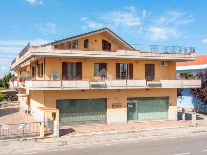 Appartamento quadrilocale in vendita in Via Roma, Centro, Martinsicuro