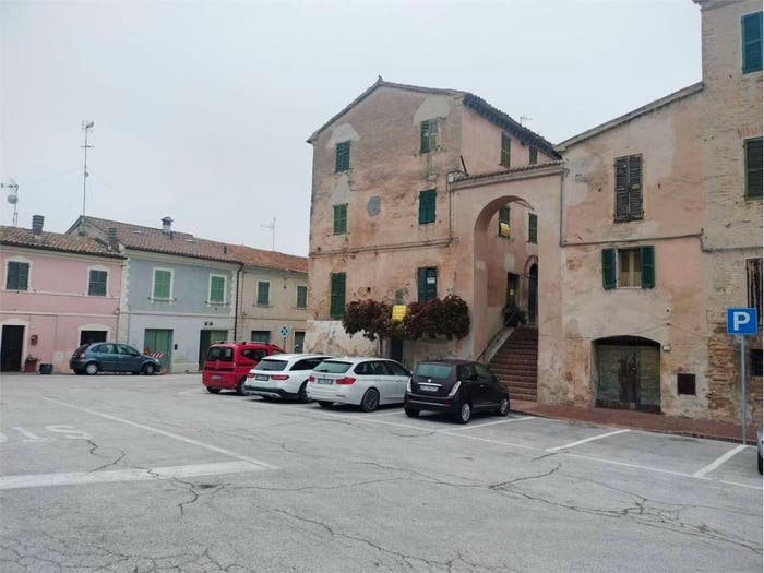 Casa con 6 locali in vendita in Monsano