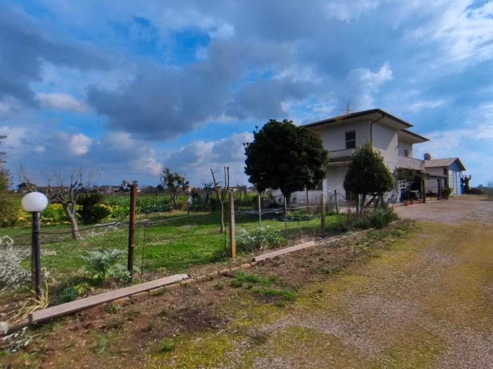 Casa con 6 locali in vendita in Via Urano, Torre del Padiglione Carano, Aprilia