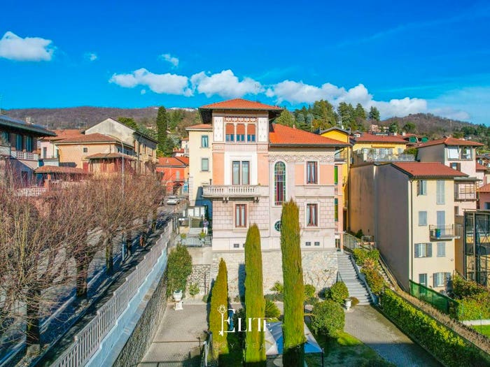 Casa con 6 locali in vendita in Via Felice Cavallotti, Gavirate