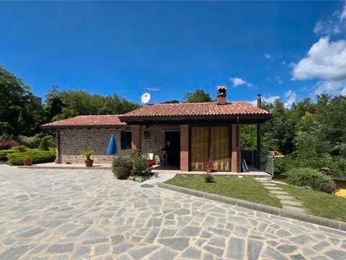 Casa con 6 locali in vendita in Via San Sebastiano No Number, Casatico, Camporgiano