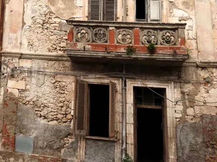 Casa con 6 locali in vendita in Via Carlo Alberto, Thiesi