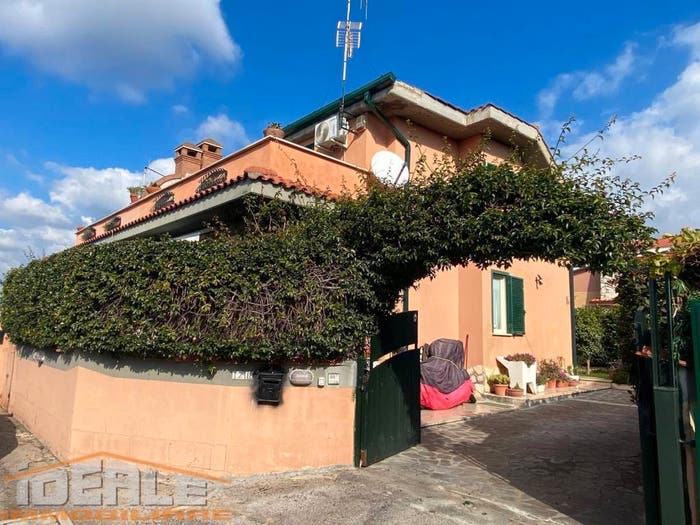 Casa quadrilocale in vendita in Viale Colle Romito, Colle Romito, Ardea