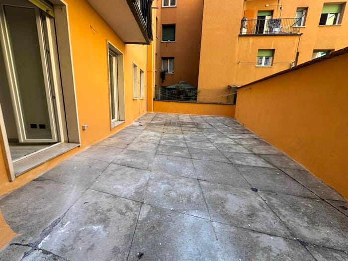 Appartamento quadrilocale in vendita in Via del Pratello, San Felice, Bologna