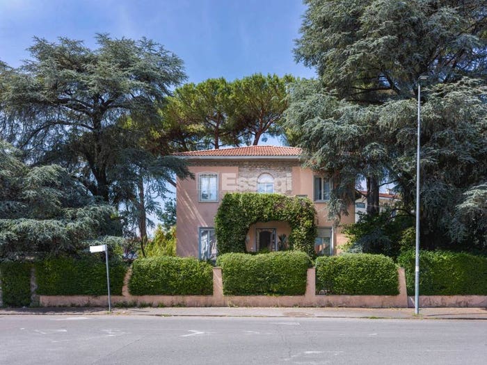 Casa con 6 locali in vendita in Via Castruccio Buonamici, Sant'Anna, Lucca